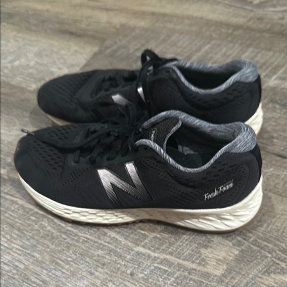 New Balance Black and Gray Athletic Sneakers with Breathable Mesh - Picture 3 of 6